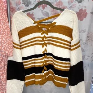 Brand; FCT. Colors tan, white, black. Great fall colors. Size: M.